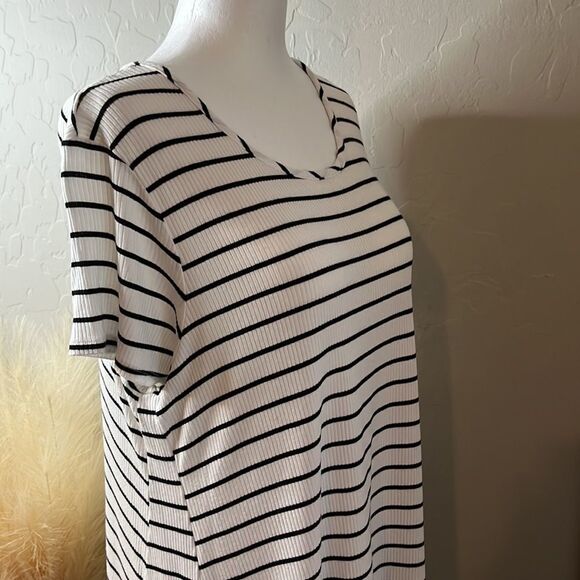 Eyeshadow black and white striped short sleeve scoopneck a-line top SZ 1X - Picture 6 of 11